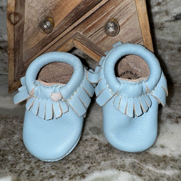 Robin Blue Freshly Picked Moccs (newborn 0 ) - Picture 1 of 7